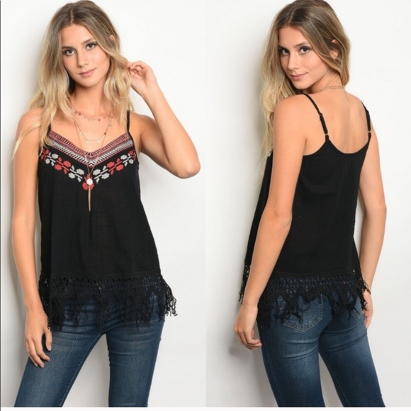 Tops - 💋Embroidered Top💋